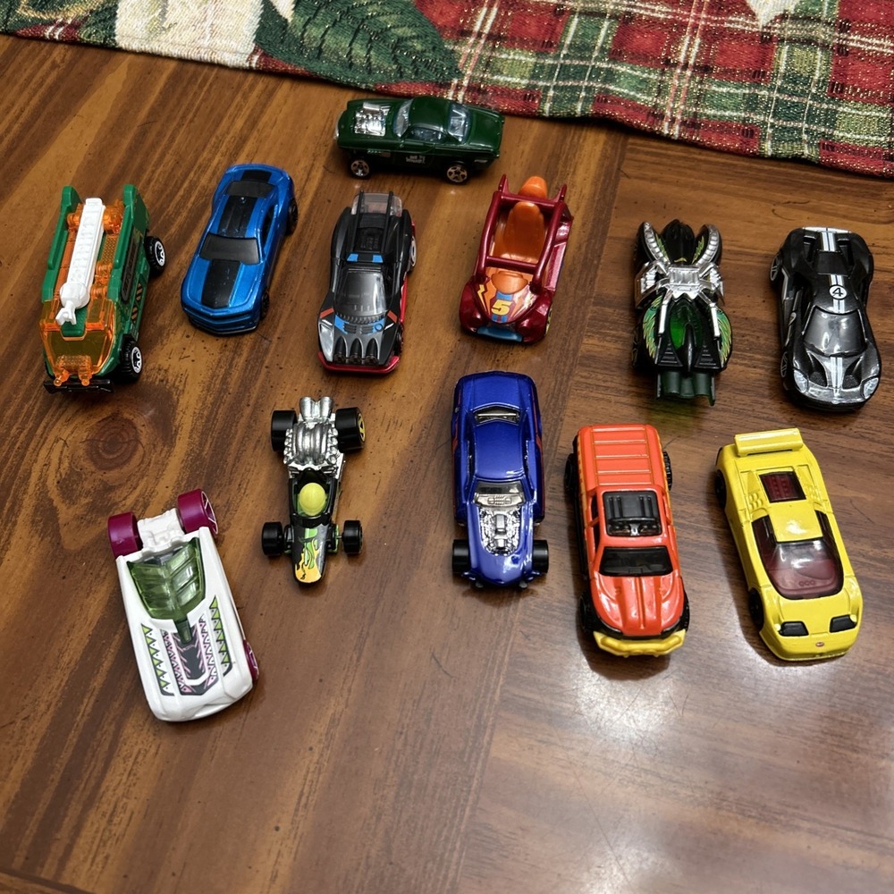 Lot‎ 12 Collectors Hot Wheels Cars Volvo Runway Bugatti